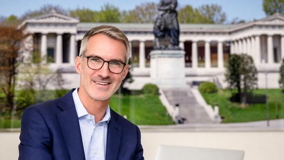Roland Zangerl vor der Bavaria in München